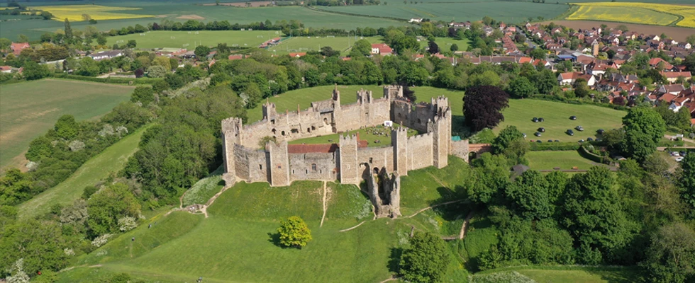 GEOCROSS Projekt, nachhaltige Parkplatzlösungen, Framlingham Castle, Schutz für Rasenflächen, Parkplatzlösung auf Rasenflächen,